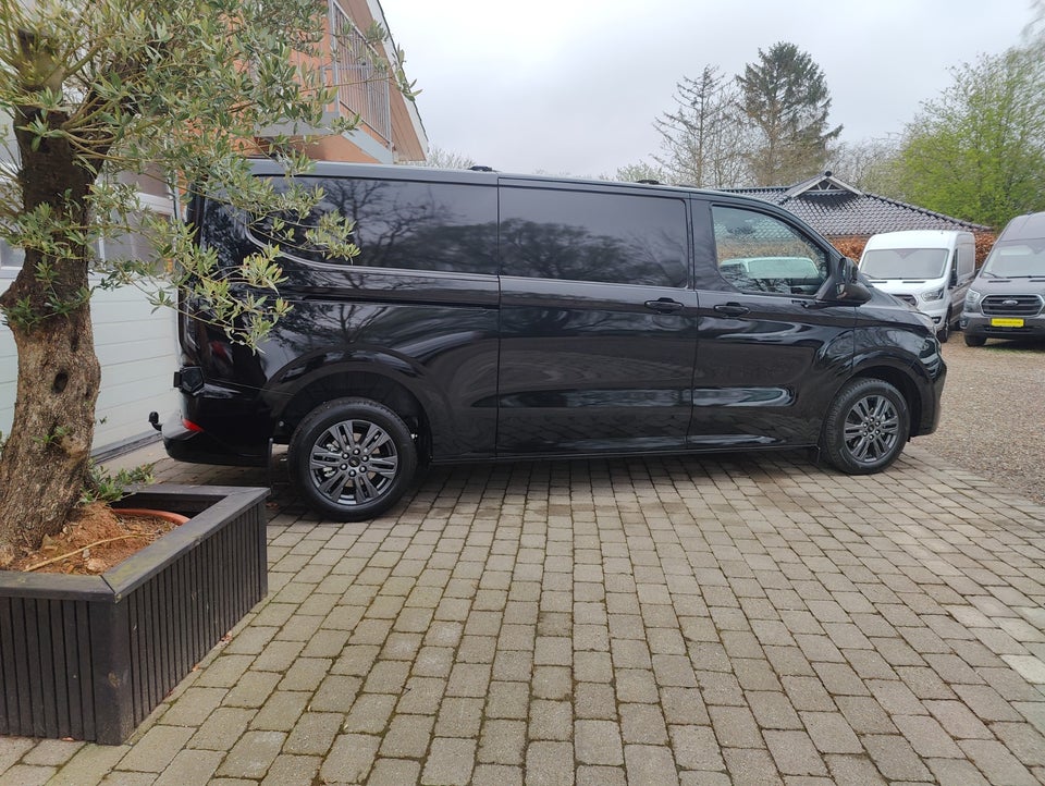 Ford Transit Custom 300L 2,0 EcoBlue Limited aut.