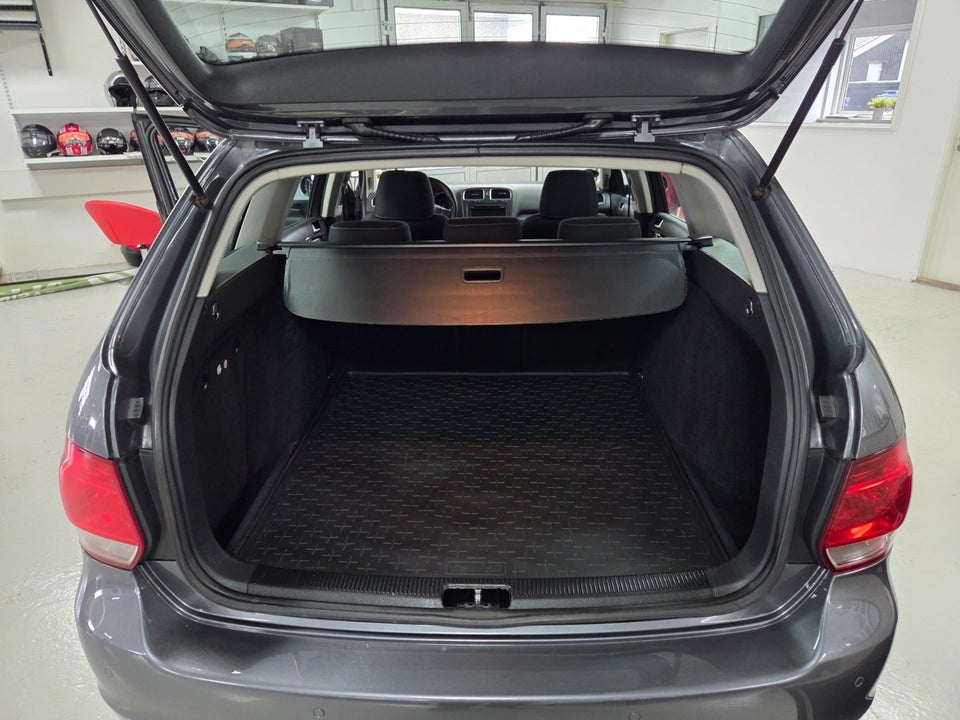 VW Golf VI 1,6 TDi 105 Match Variant BMT 5d