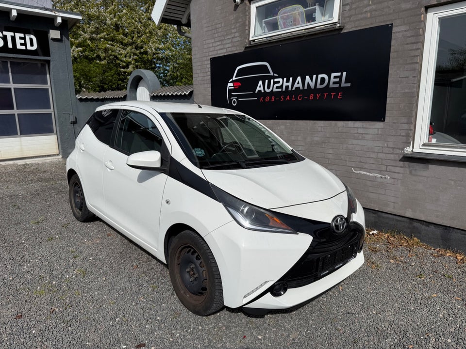Toyota Aygo 1,0 VVT-i x-play x-touch 5d