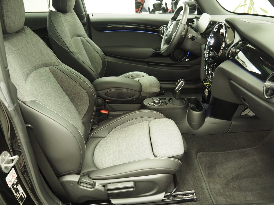 MINI Cooper SE Classic Trim 3d