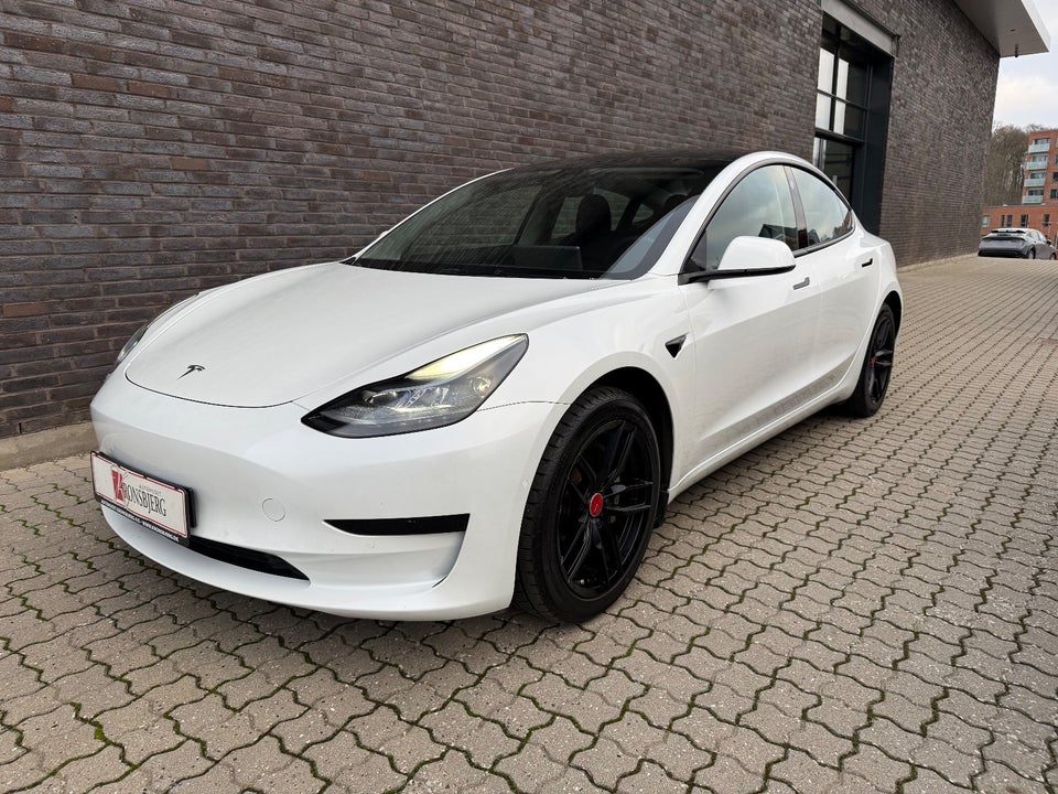 Tesla Model 3 Standard Range+ RWD 4d