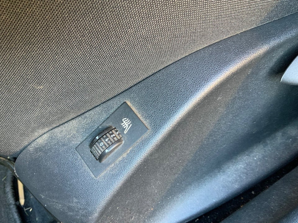 Peugeot 208 1,2 VTi 82 Allure Sky 5d