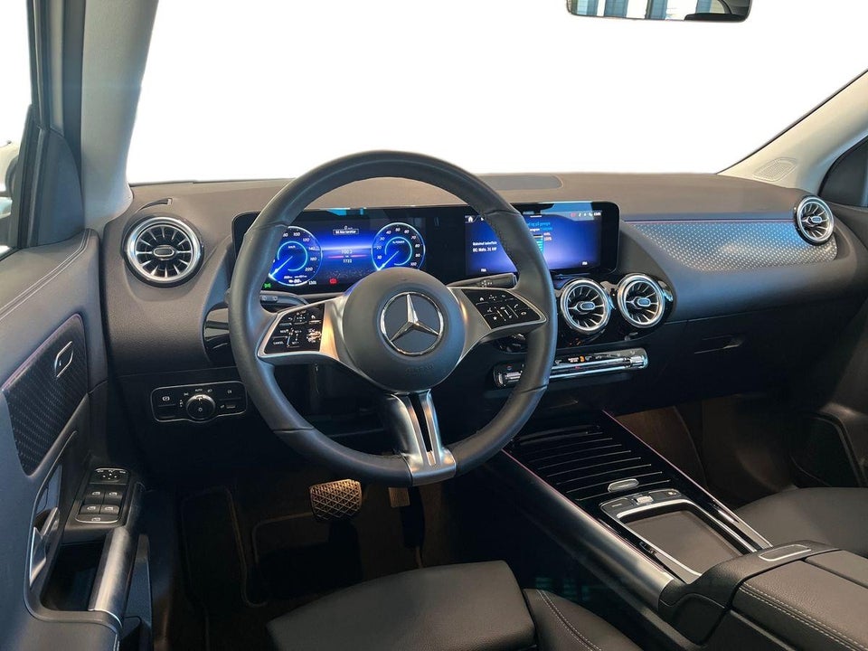 Mercedes EQA300 Progressive Advance 4Matic 5d