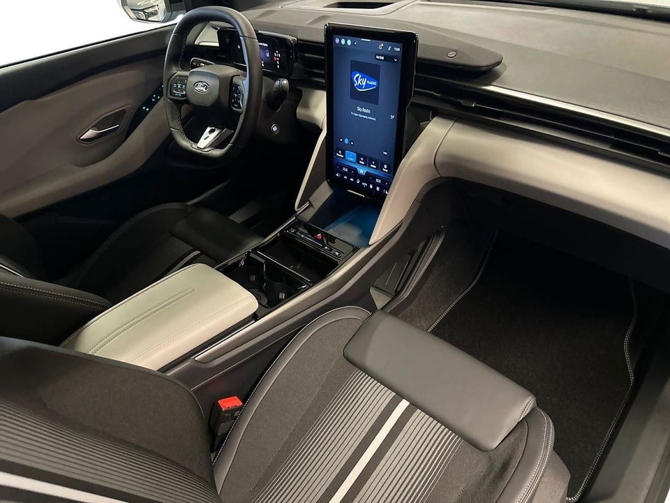 Ford Capri 82 Select Extended Range 5d