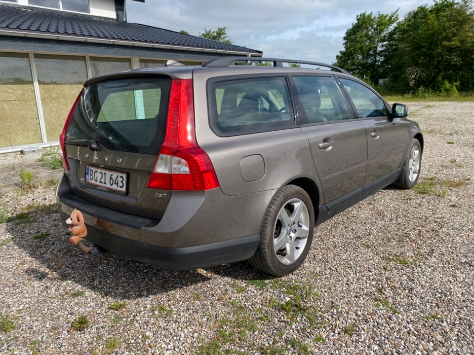 Volvo V70 2,5 T Momentum aut. 5d