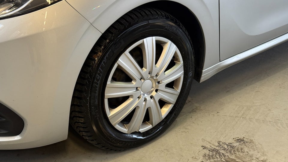 Peugeot 208 1,6 BlueHDi 100 Desire Sky 5d
