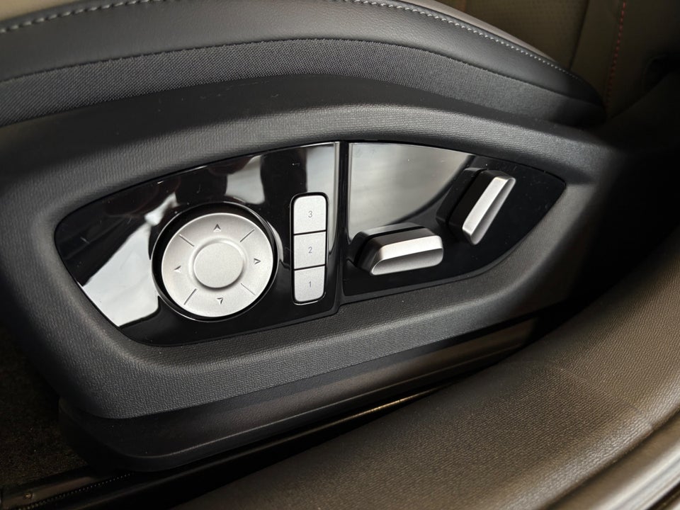 Hongqi EH7 111 Exclusive 4d