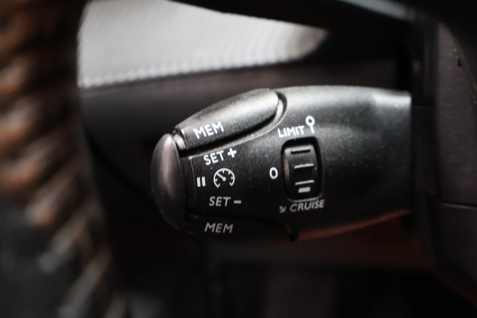 Peugeot 208 1,2 PureTech 100 Allure 5d