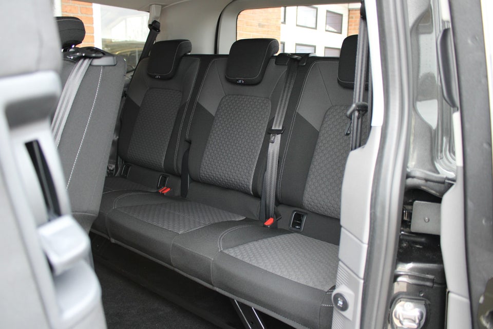 VW e-Caravelle 64 Life SWB