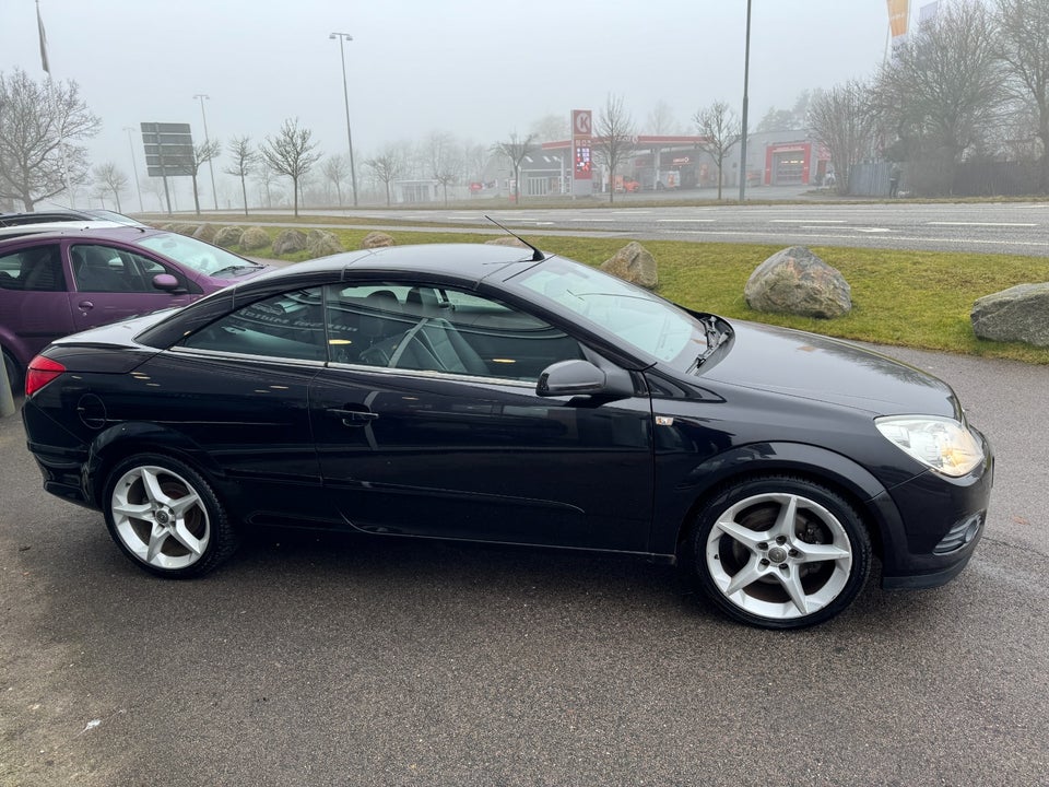 Opel Astra 2,0 Cosmo TwinTop 2d