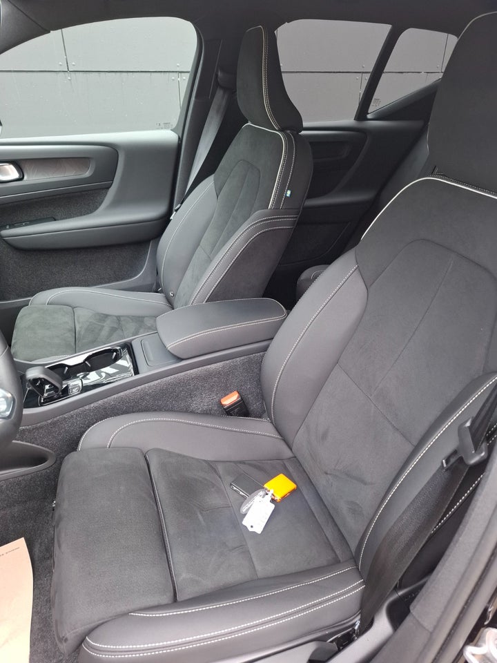 Volvo XC40 ReCharge Extended Range Plus 5d