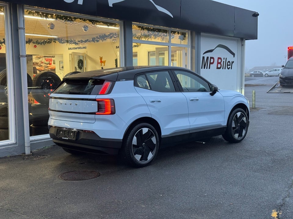 Volvo EX30 Extended Range Plus 5d