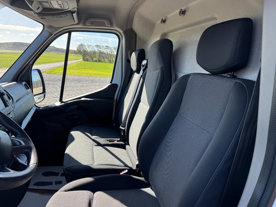 Renault Master IV T33 2,3 dCi 150 L2H2 Kassevogn