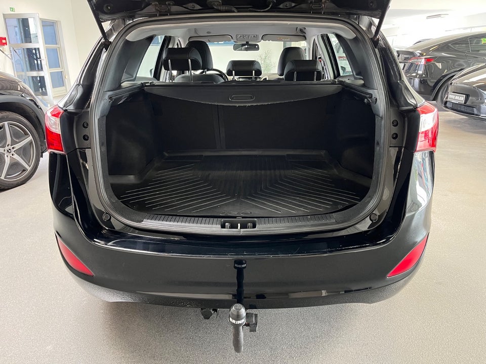Hyundai i30 1,6 CRDi 110 Comfort CW Eco 5d