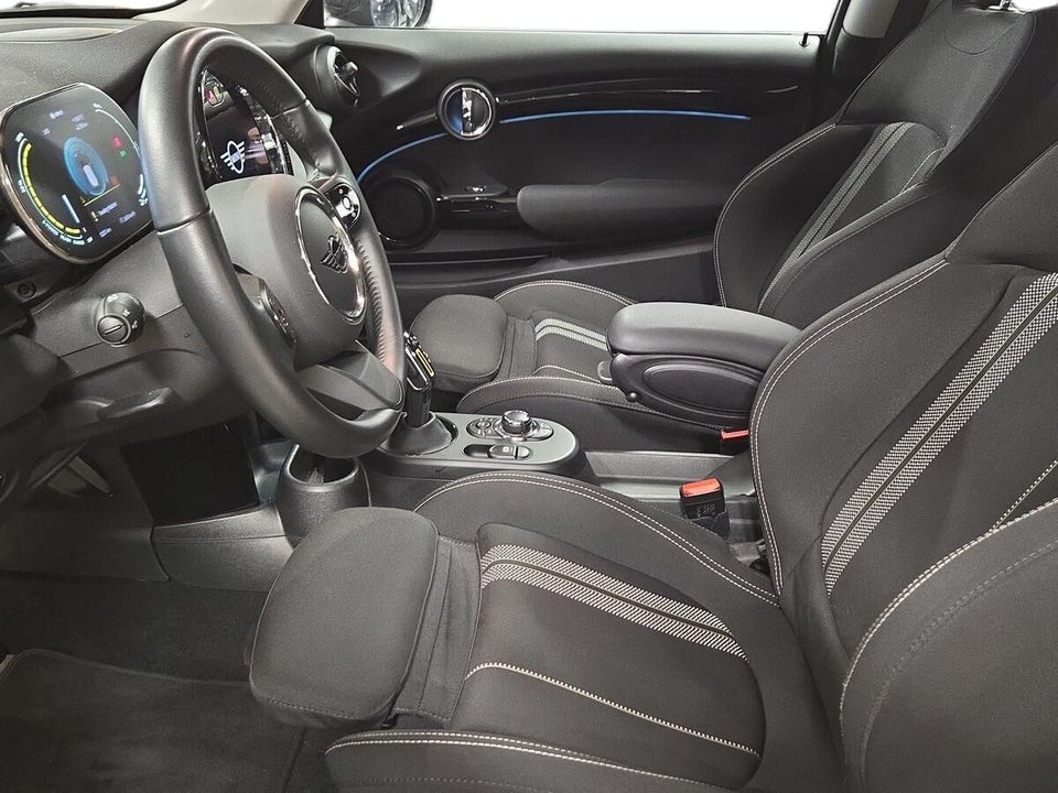 MINI Cooper SE Essential 3d