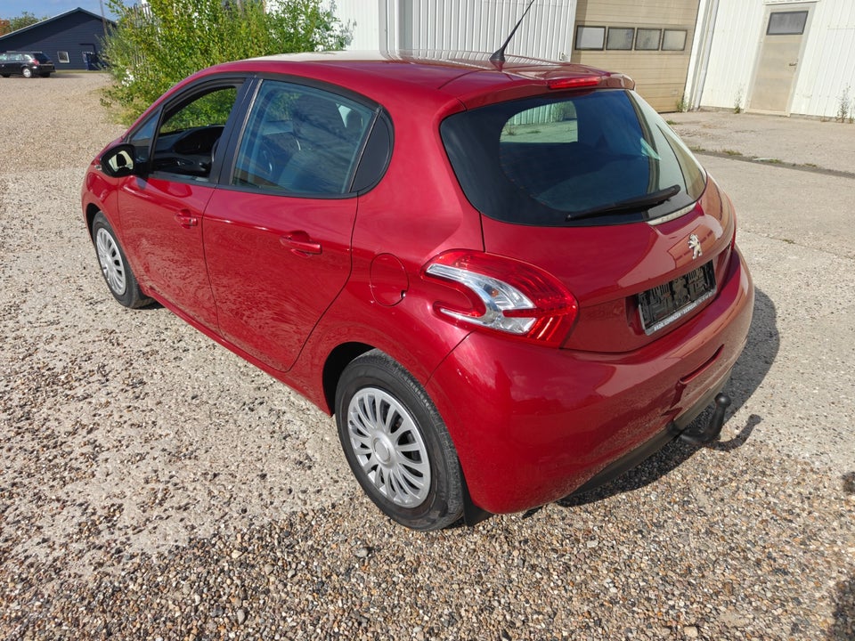 Peugeot 208 1,2 VTi Urban 5d