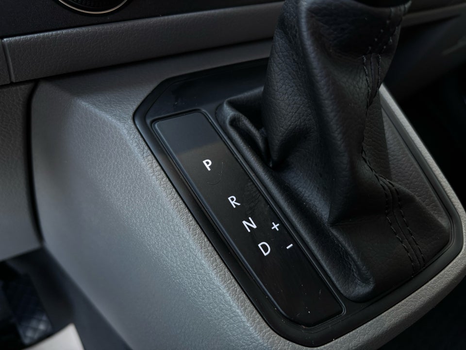 VW Transporter 2,0 TDi 150 Kassevogn DSG kort