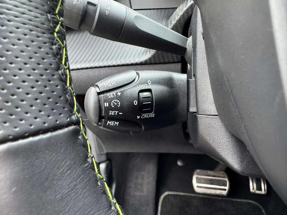 Peugeot e-208 50 GT 5d