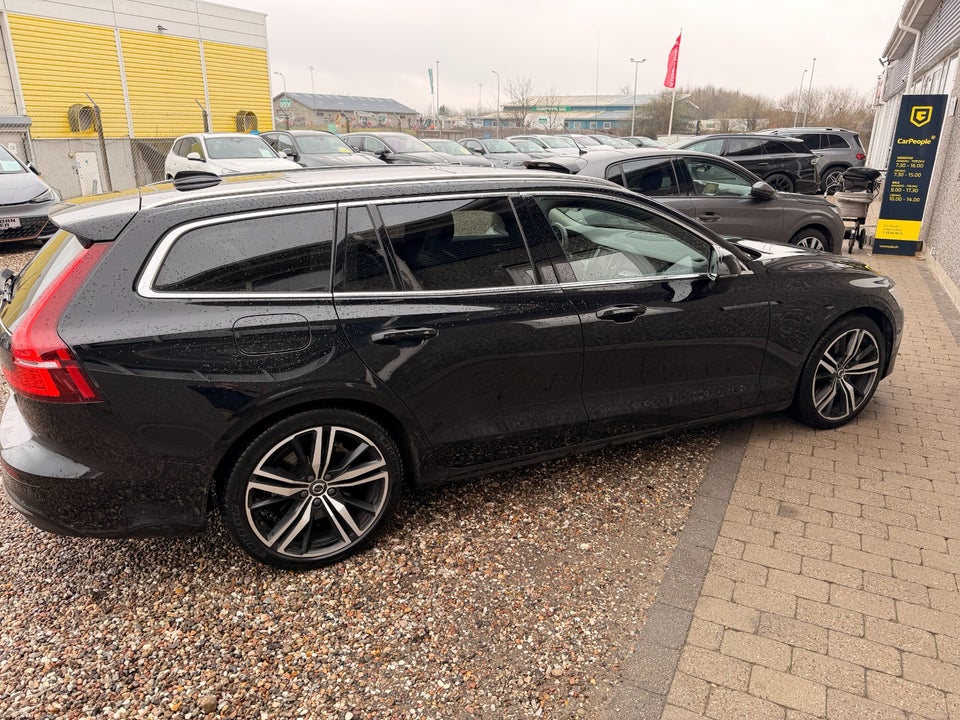 Volvo V60 CC 2,0 B5 250 Ultimate Bright aut. AWD 5d