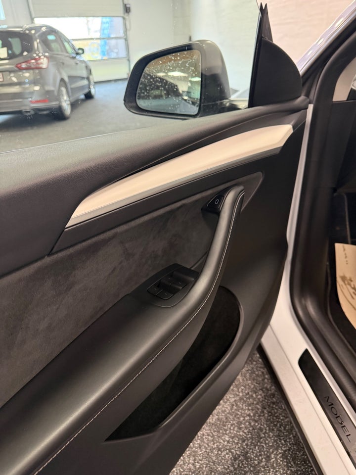 Tesla Model Y RWD 5d