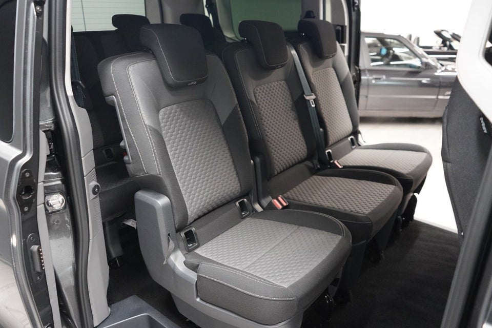 VW e-Caravelle 64 Life SWB