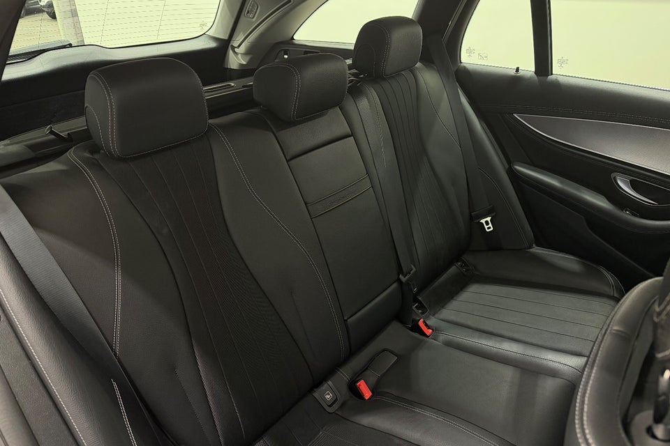 Mercedes E300 de 2,0 Luxury stc. aut. 5d