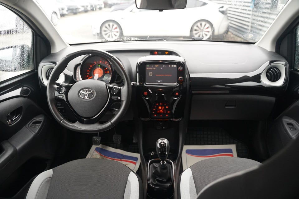 Toyota Aygo 1,0 VVT-i x-black 5d
