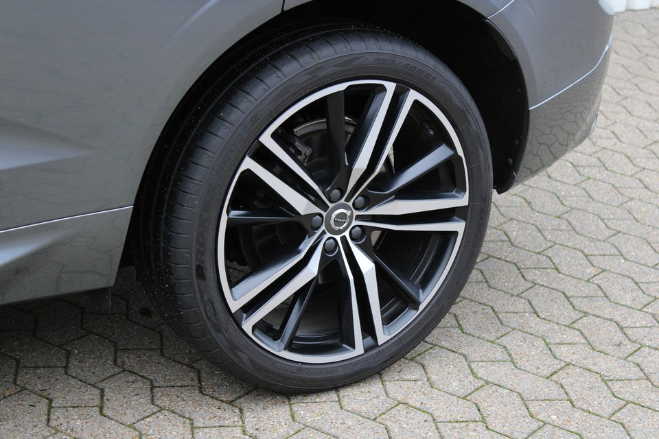 Volvo XC60 2,0 B4 197 R-Design aut. AWD 5d