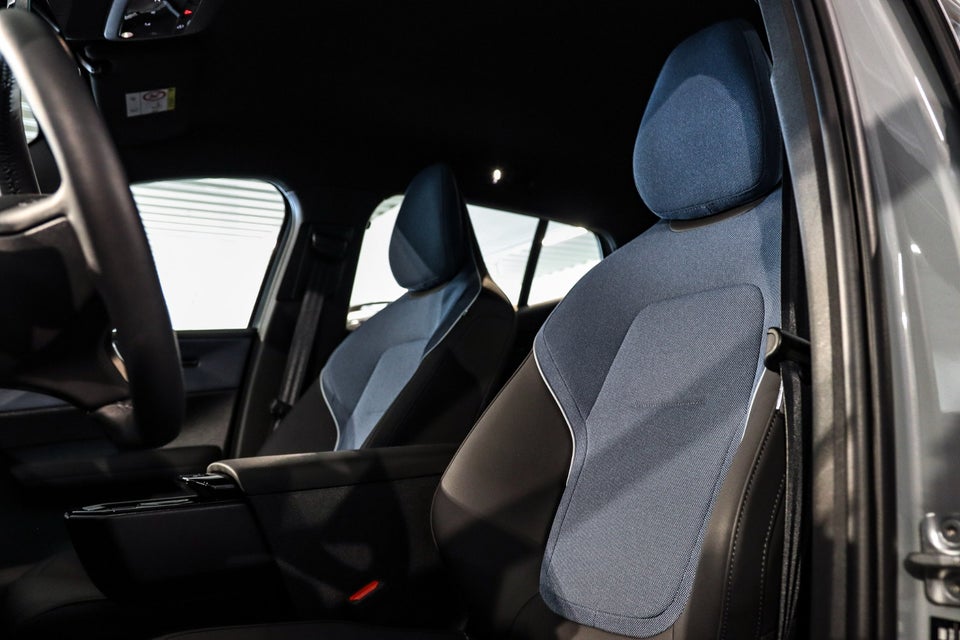 Volvo EX30 Extended Range Plus 5d