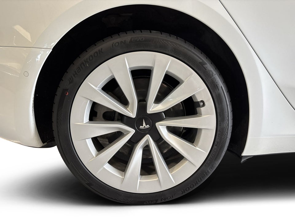 Tesla Model 3 Long Range AWD 4d