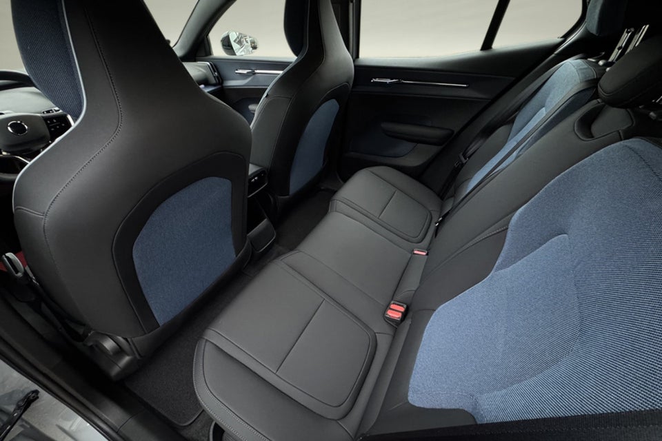 Volvo EX30 Extended Range Plus 5d