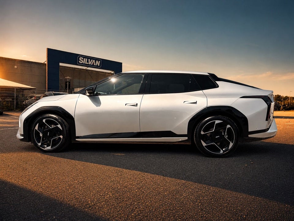 Kia EV4 81 Long Range Upgrade Fastback 4d