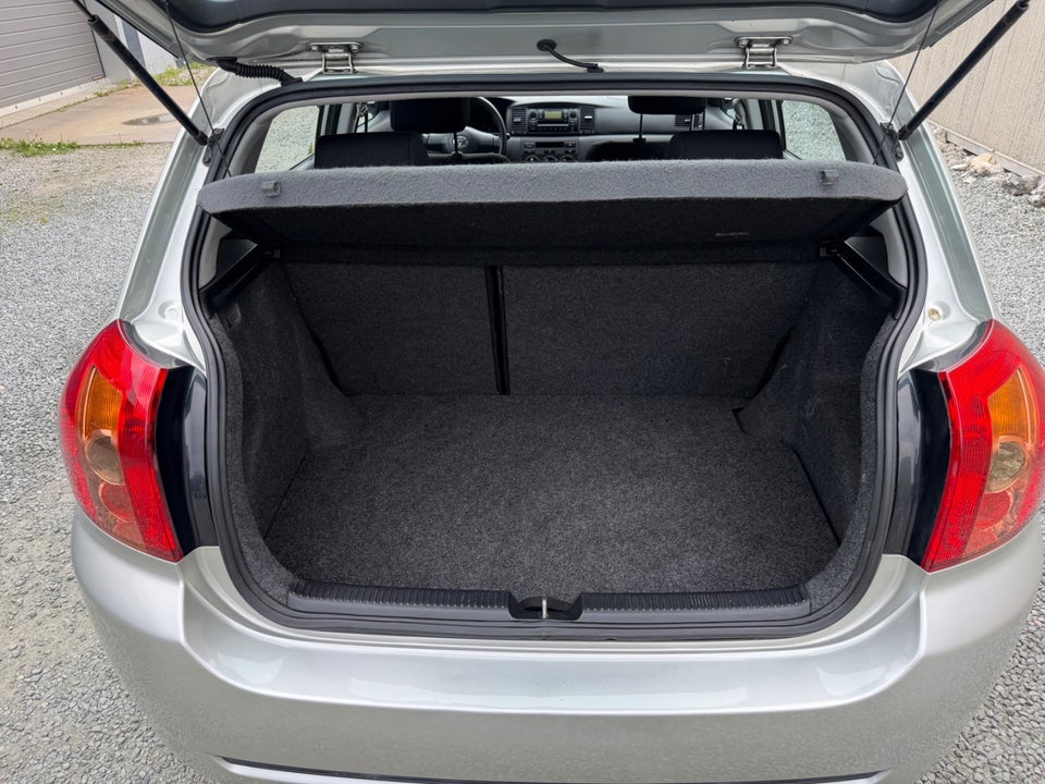 Toyota Corolla 1,6 Luna 5d
