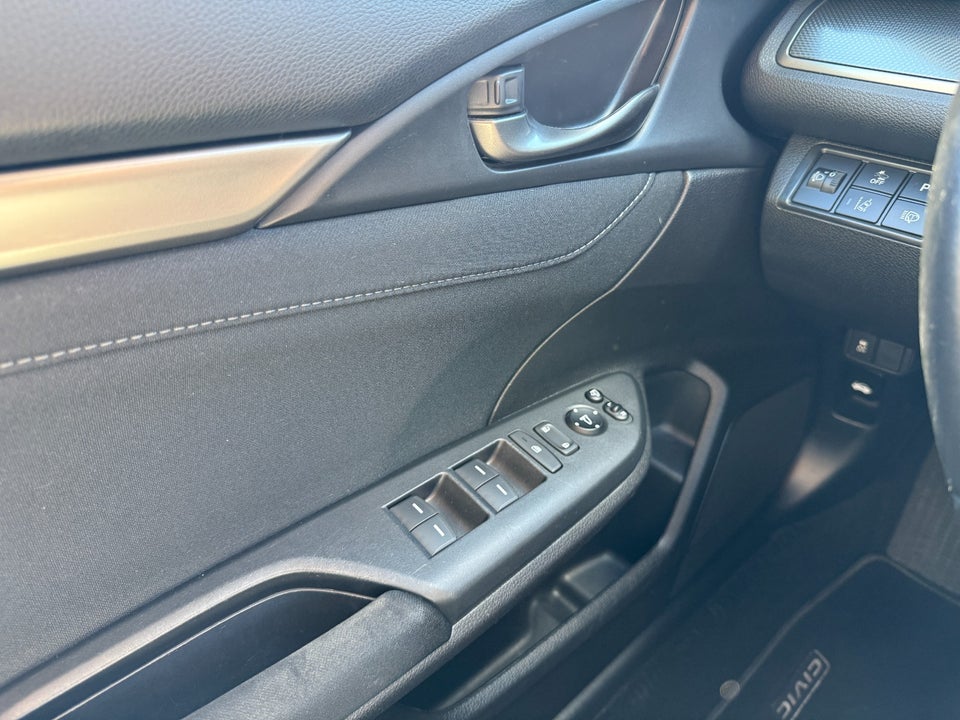 Honda Civic 1,0 VTEC Turbo Elegance 5d