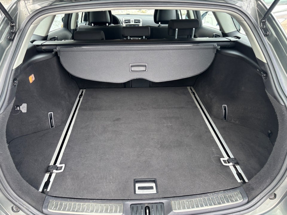 Toyota Avensis 1,6 VVT-i T1 stc. 5d