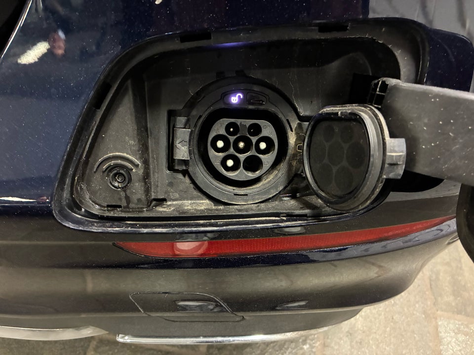 Mercedes E300 e 2,0 AMG Line aut. 4d