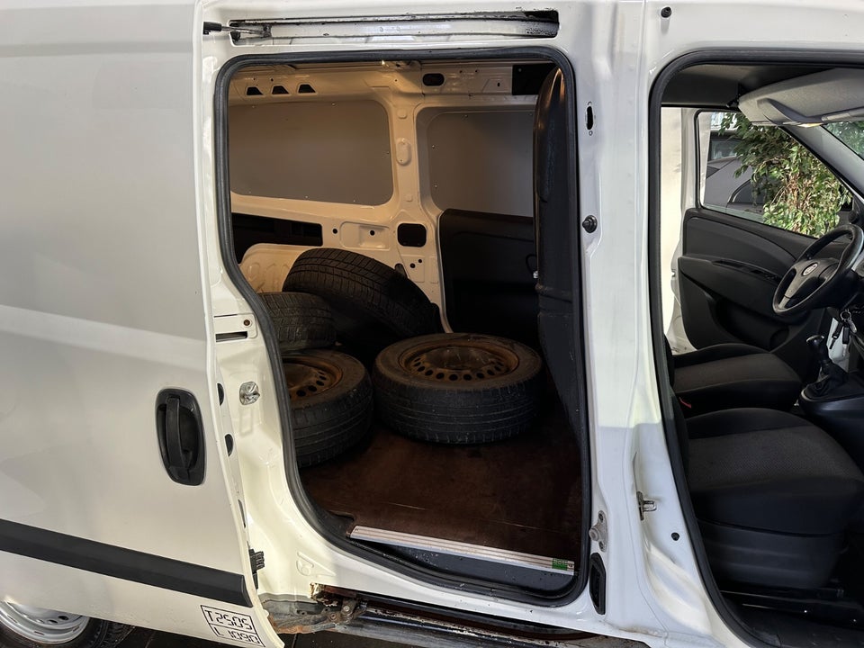 Fiat Doblò Cargo 1,3 MJT Basic L2 4d