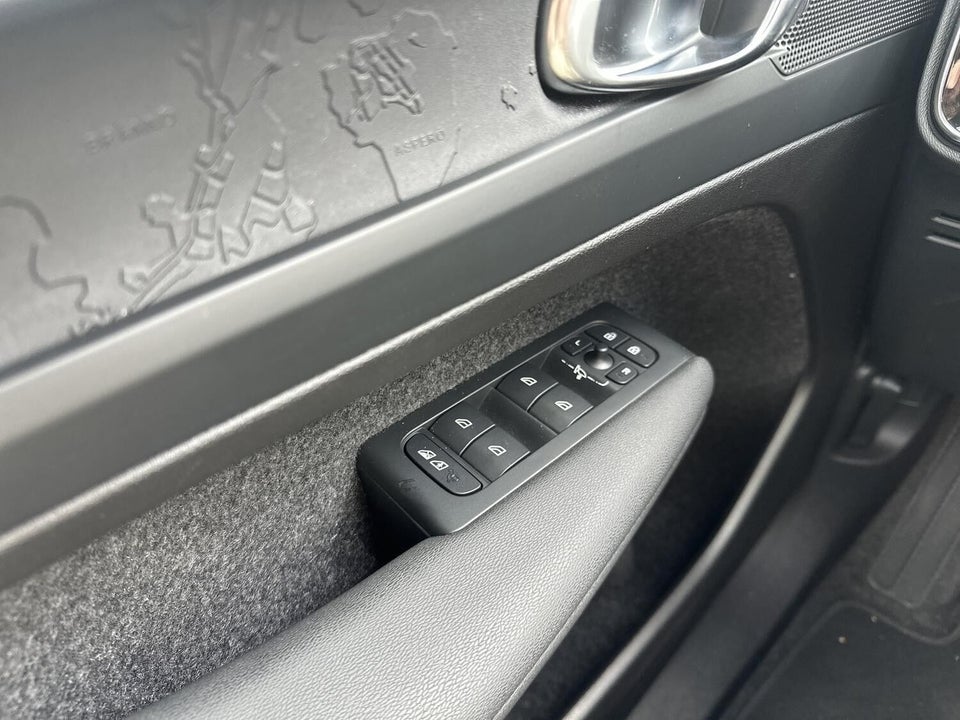 Volvo XC40 ReCharge Extended Range Core 5d