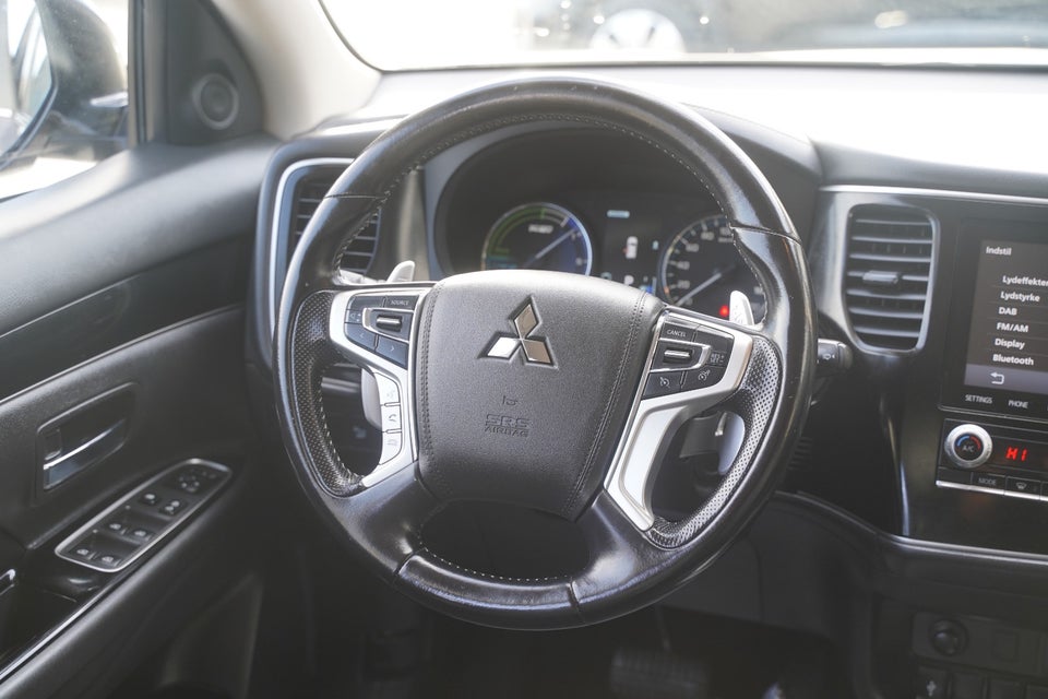 Mitsubishi Outlander 2,4 PHEV Invite CVT 4WD 5d