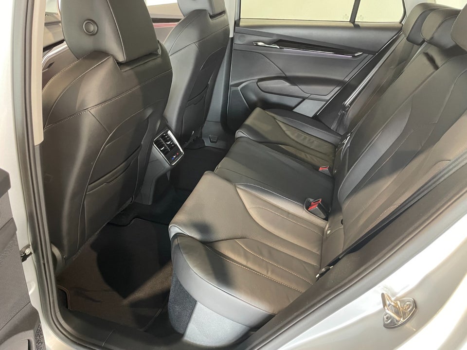 Skoda Enyaq 80 iV Suite 5d