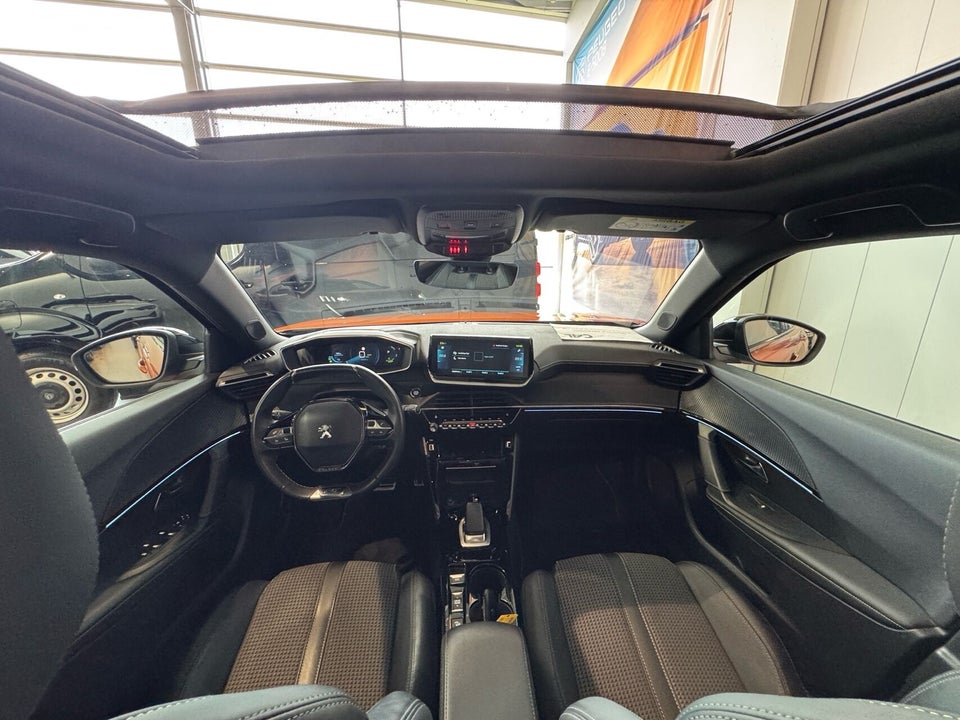 Peugeot e-2008 50 GT Sky 5d