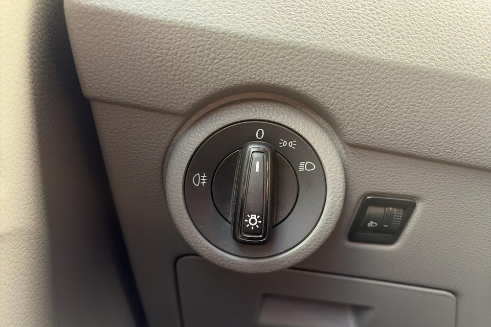 VW Transporter 2,0 TDi 110 Kassevogn lang