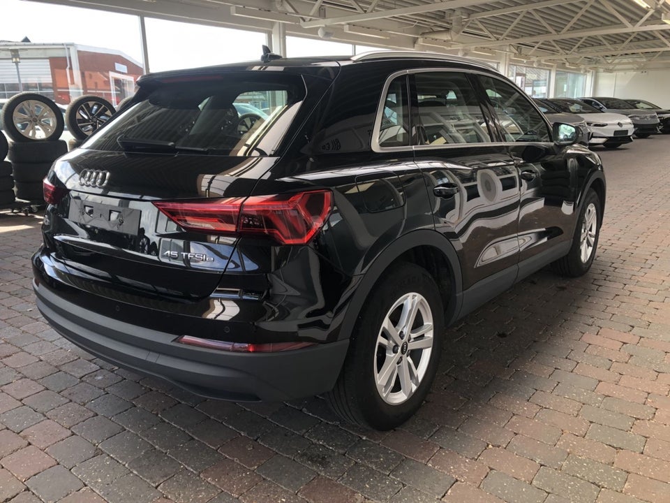 Audi Q3 45 TFSi e Attitude plus S-tr. 5d