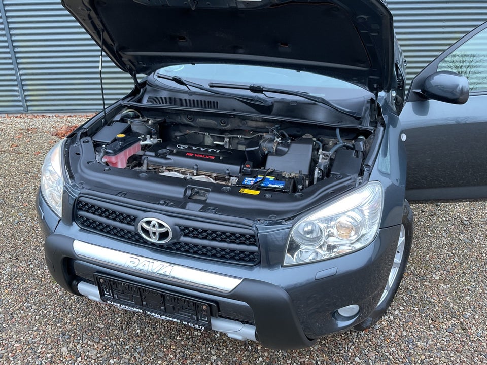 Toyota RAV4 2,0 VVT-i aut. 4x4 Van 5d