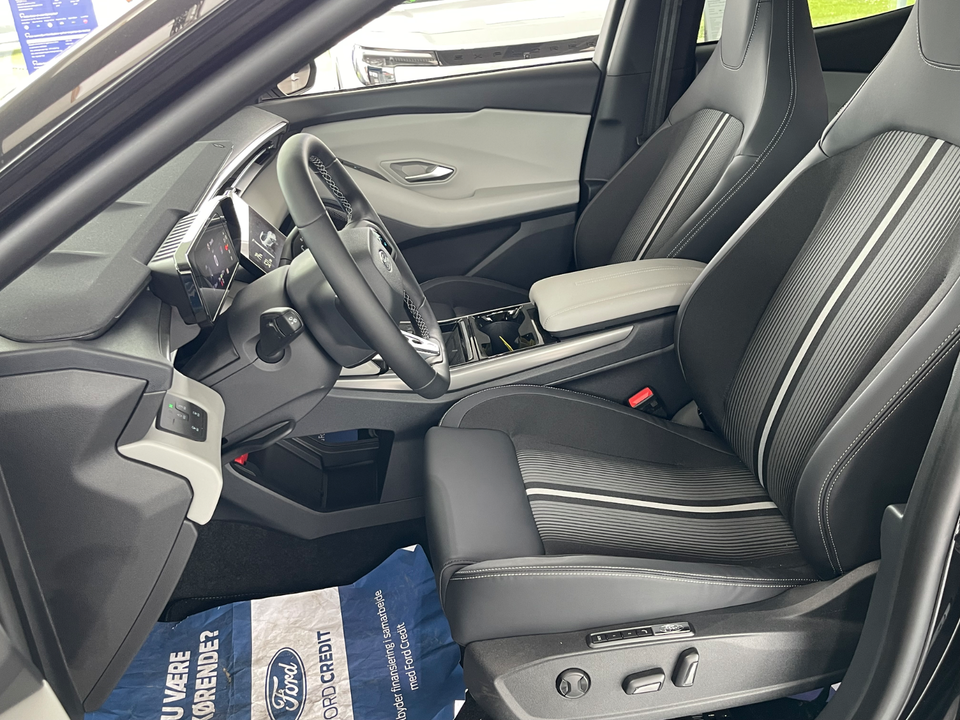 Ford Capri 82 Select Extended Range 5d