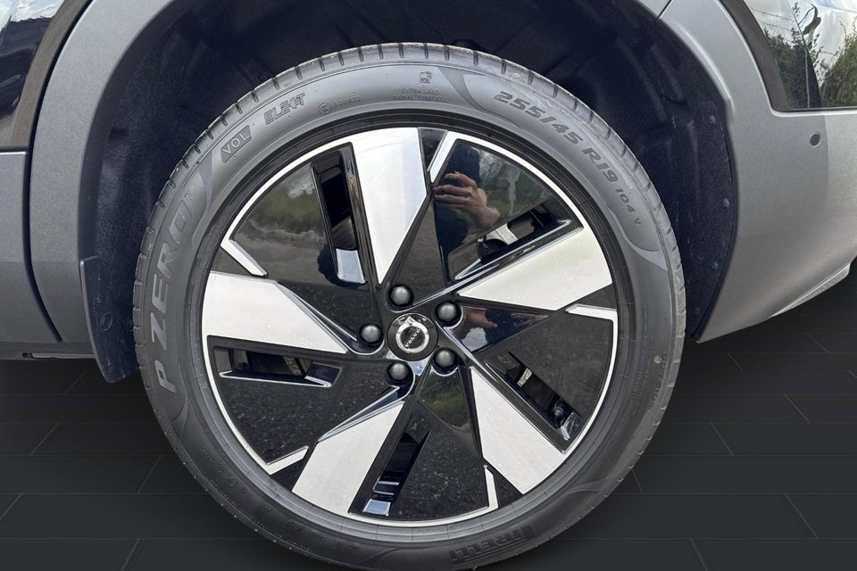 Volvo EX40 Standard Range Plus 5d