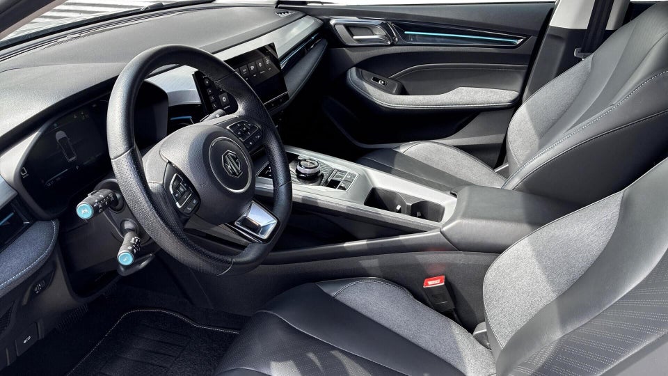 MG MG5 61 Luxury 5d