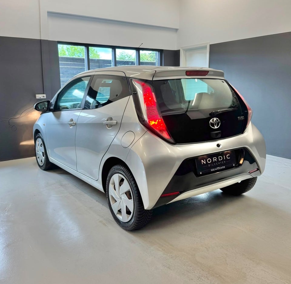 Toyota Aygo 1,0 VVT-i x-play x-touch 5d