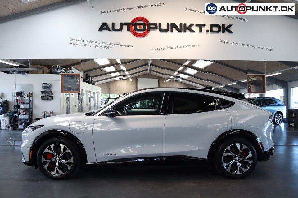 Ford Mustang Mach-E 75 Standard Range AWD 5d