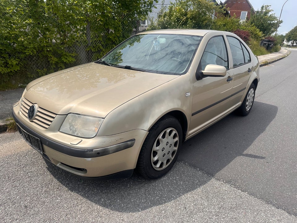 VW Bora 2,0 Comfortline aut. 4d